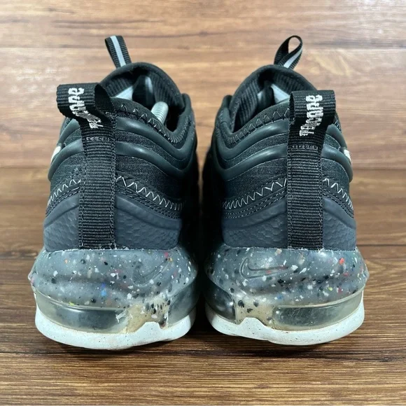 Nike Black and Gray Athletic Shoes - Picture 4 of 11